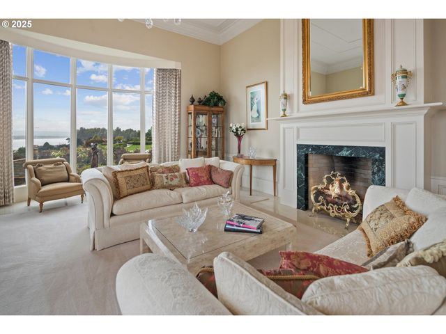 8703 Se PORTER Cir, Vancouver, WA 98664