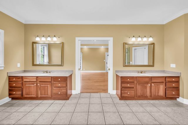 1045 McClure Rd, Clarksville, TN 37040