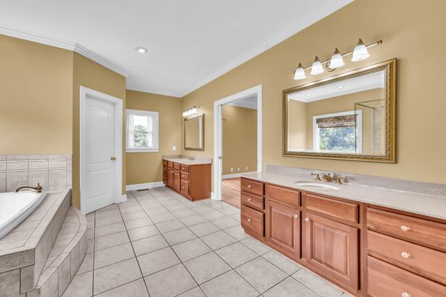 1045 McClure Rd, Clarksville, TN 37040