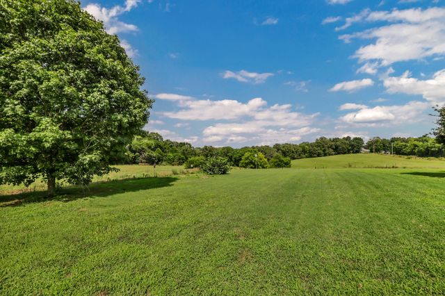 1045 McClure Rd, Clarksville, TN 37040