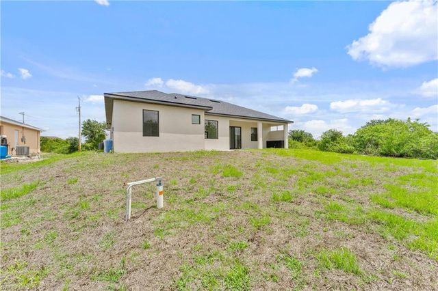 548 Long Island ST E, Lehigh Acres, FL 33974