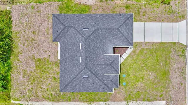 548 Long Island ST E, Lehigh Acres, FL 33974
