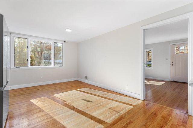 12 Hickory Ln 12, Burlington, MA 01803