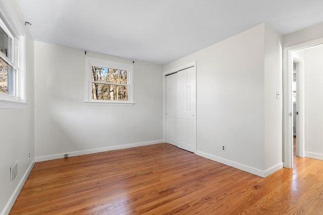 12 Hickory Ln 12, Burlington, MA 01803