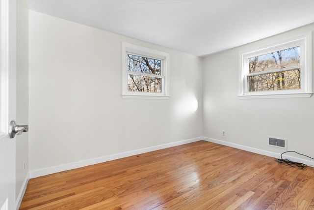 12 Hickory Ln 12, Burlington, MA 01803
