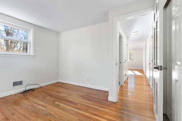 12 Hickory Ln 12, Burlington, MA 01803