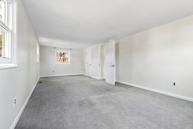12 Hickory Ln 12, Burlington, MA 01803