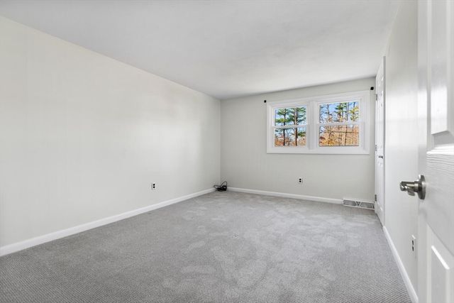 12 Hickory Ln 12, Burlington, MA 01803