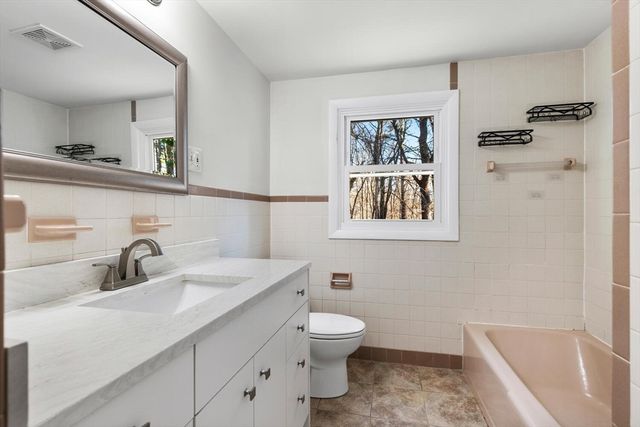 12 Hickory Ln 12, Burlington, MA 01803