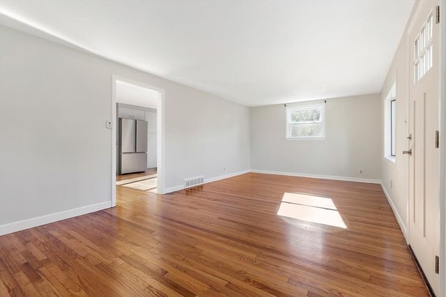 12 Hickory Ln 12, Burlington, MA 01803