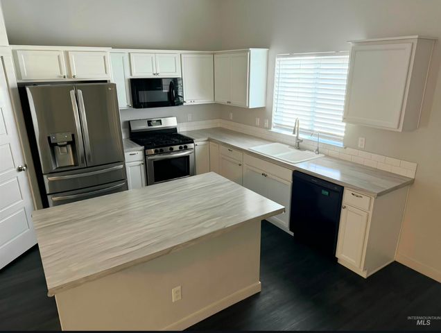 5056 W Sands Basin Dr., Meridian, ID 83646