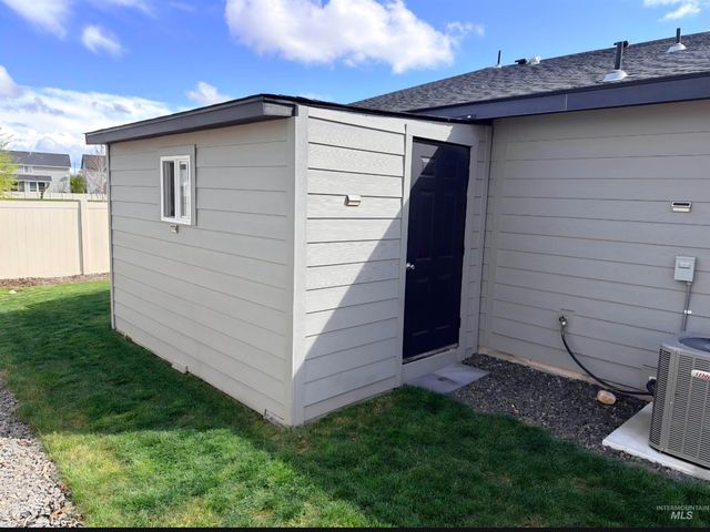 5056 W Sands Basin Dr., Meridian, ID 83646
