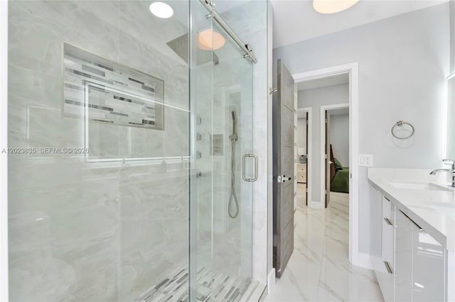 6241 SW 16th St, Plantation, FL 33317