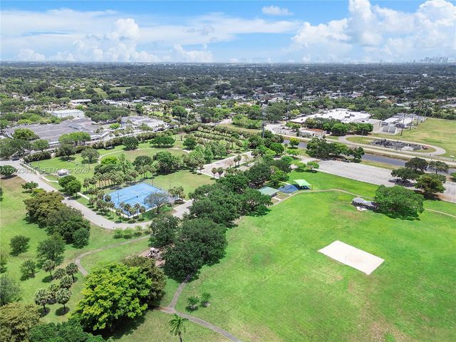 6241 SW 16th St, Plantation, FL 33317