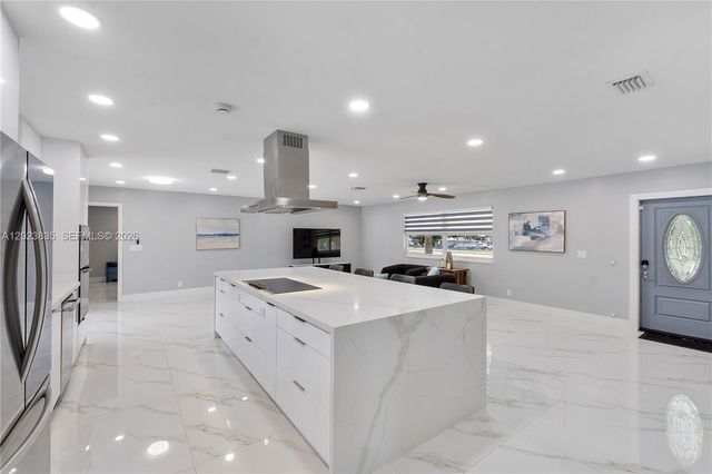 6241 SW 16th St, Plantation, FL 33317