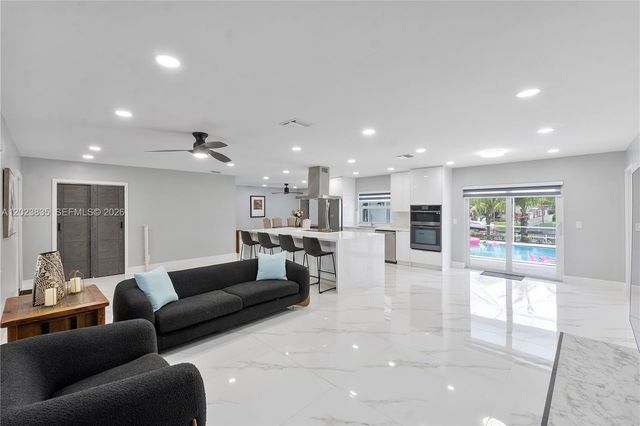 6241 SW 16th St, Plantation, FL 33317
