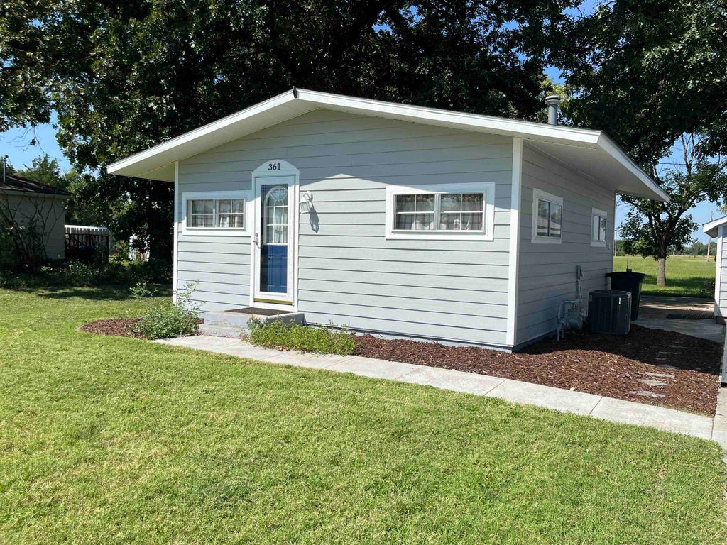 361 N Minnesota Ave, Tescott, KS 67484
