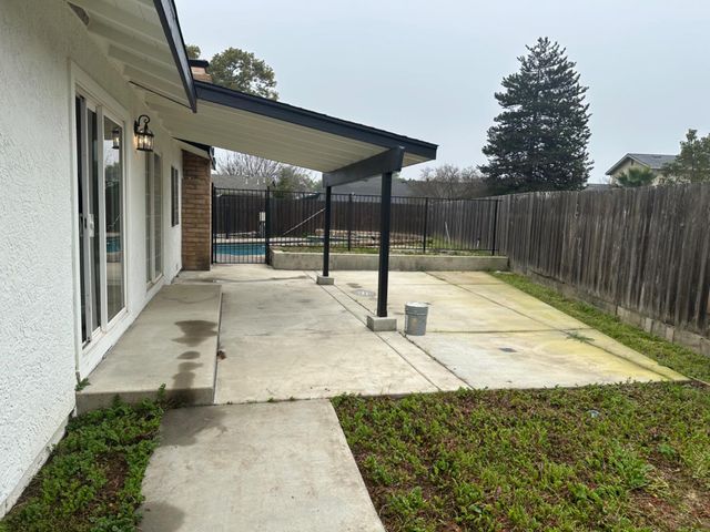 1954 Robin Dr, Ceres, CA 95307