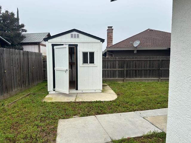 1954 Robin Dr, Ceres, CA 95307