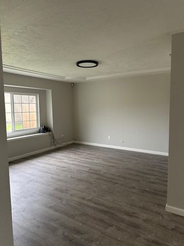 1954 Robin Dr, Ceres, CA 95307