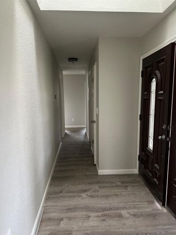 1954 Robin Dr, Ceres, CA 95307