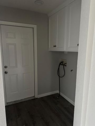 1954 Robin Dr, Ceres, CA 95307