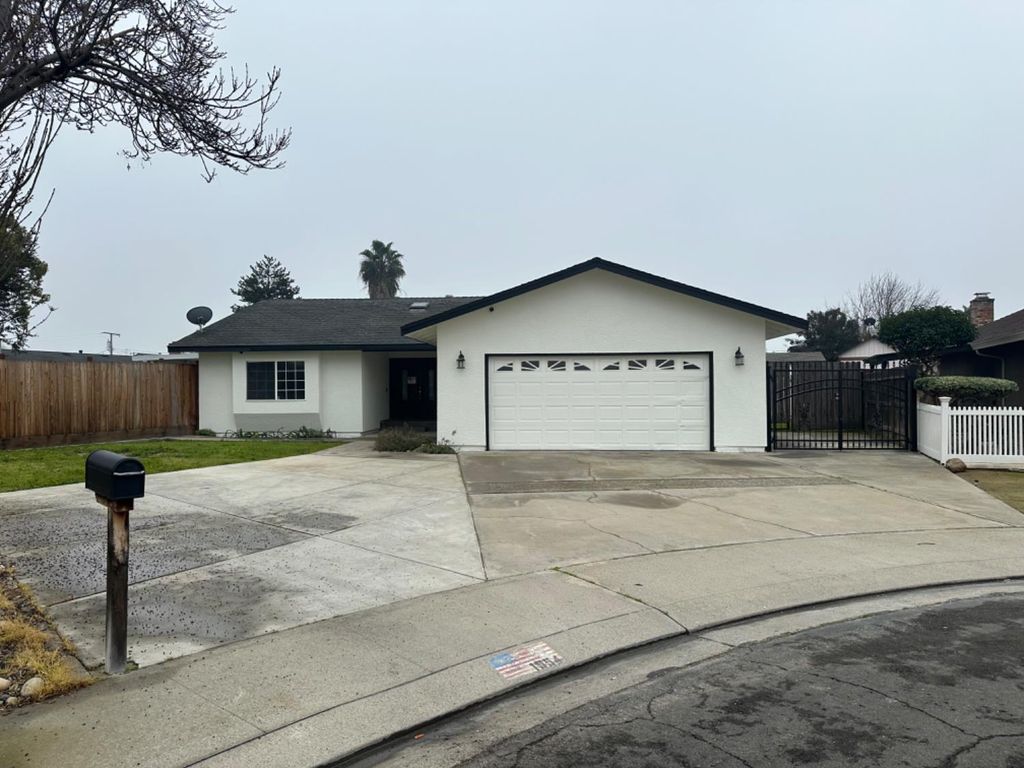 1954 Robin Dr, Ceres, CA 95307