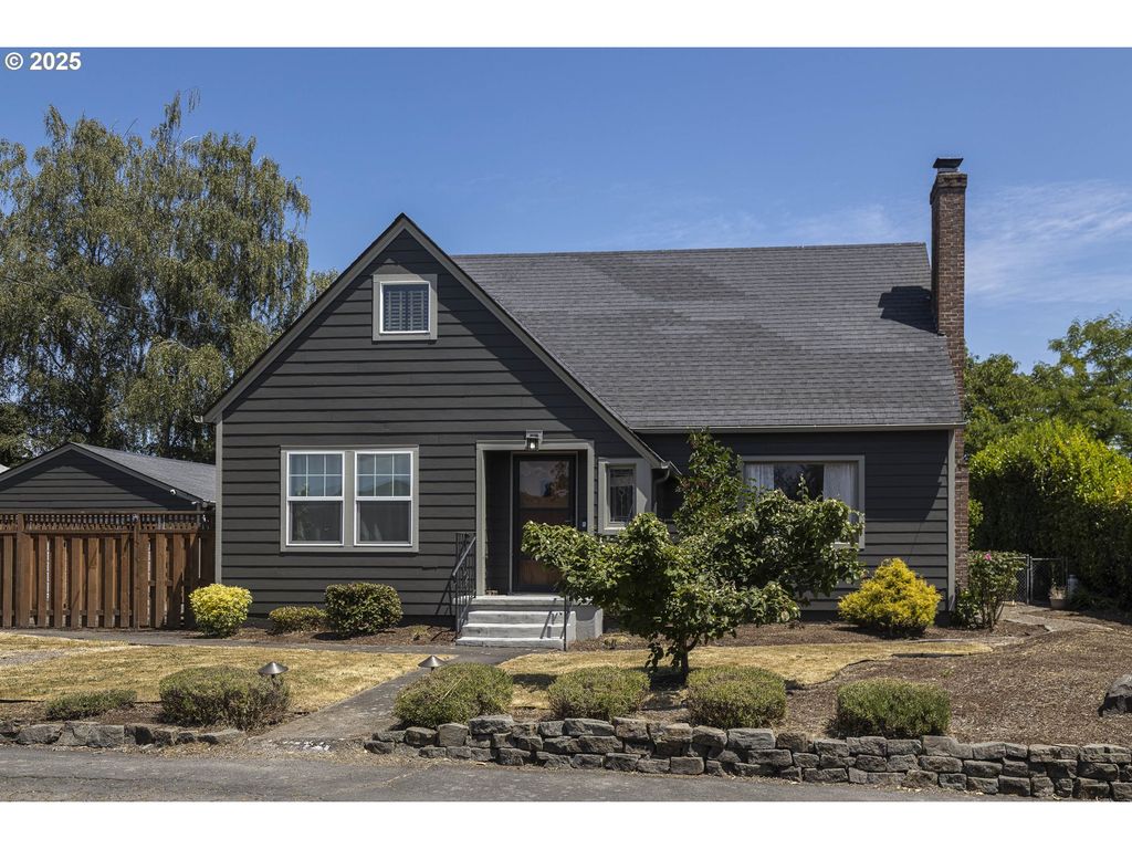 1040 S PARK St, Carlton, OR 97111