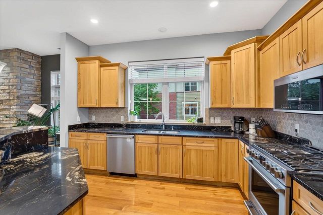 10 Halite Way, Fitchburg, WI 53711