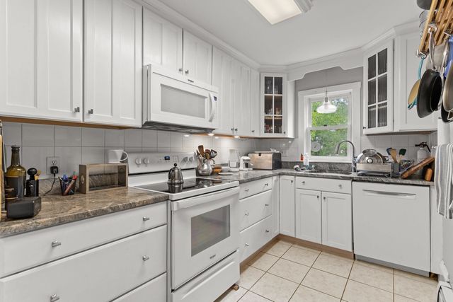 270 Orange St Apt 2, Manchester, NH 03104
