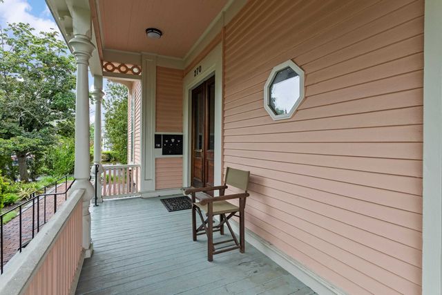 270 Orange St Apt 2, Manchester, NH 03104