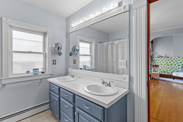 270 Orange St Apt 2, Manchester, NH 03104