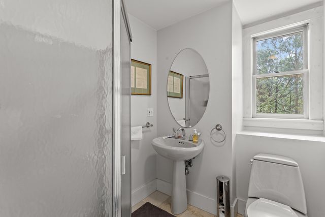 270 Orange St Apt 2, Manchester, NH 03104