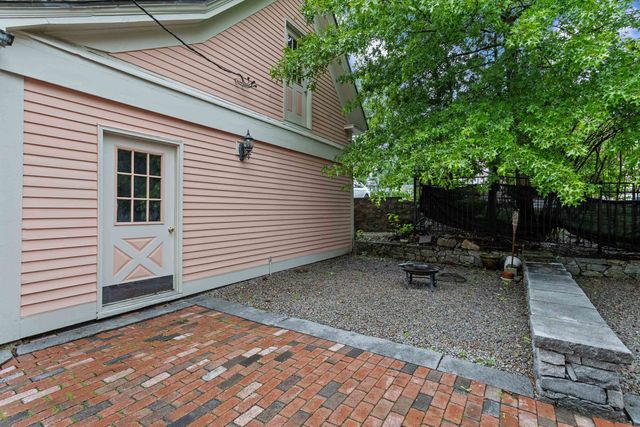270 Orange St Apt 2, Manchester, NH 03104