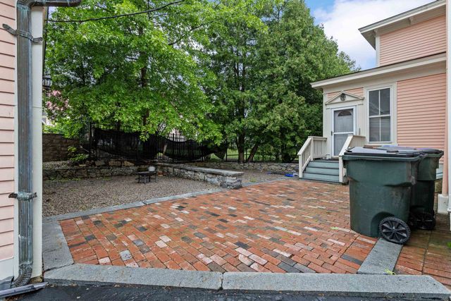 270 Orange St Apt 2, Manchester, NH 03104