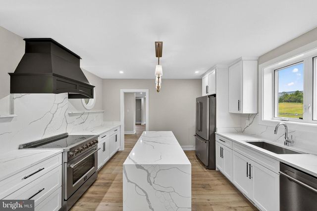 90 MAIN STREET, Washington, VA 22747