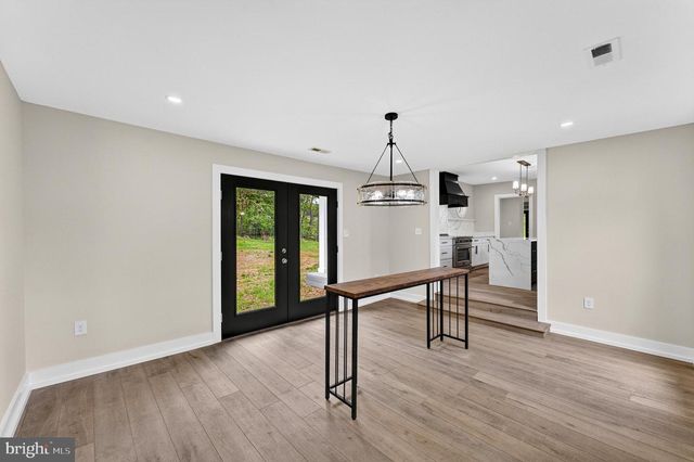 90 MAIN STREET, Washington, VA 22747