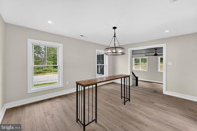 90 MAIN STREET, Washington, VA 22747