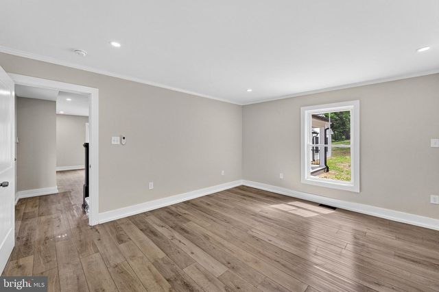 90 MAIN STREET, Washington, VA 22747
