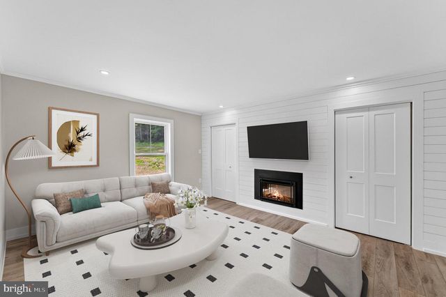 90 MAIN STREET, Washington, VA 22747