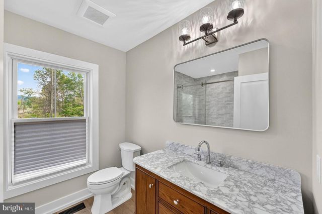90 MAIN STREET, Washington, VA 22747