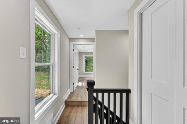 90 MAIN STREET, Washington, VA 22747