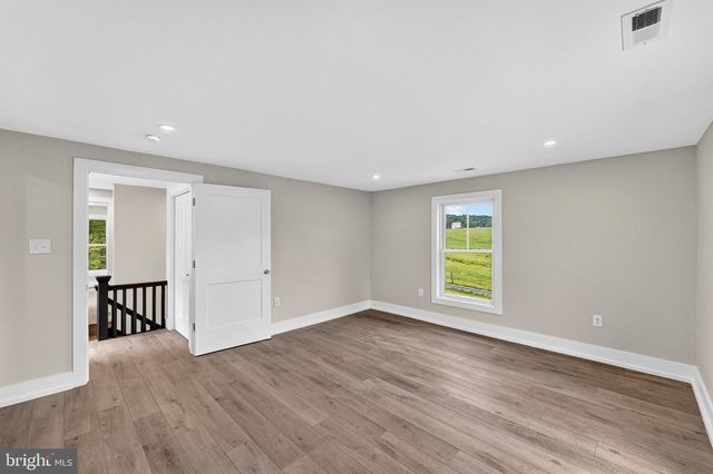 90 MAIN STREET, Washington, VA 22747