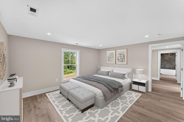90 MAIN STREET, Washington, VA 22747