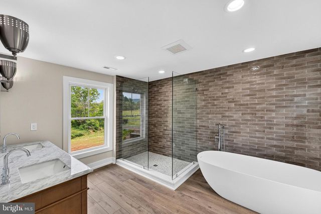90 MAIN STREET, Washington, VA 22747
