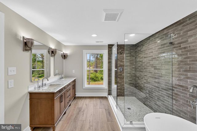 90 MAIN STREET, Washington, VA 22747