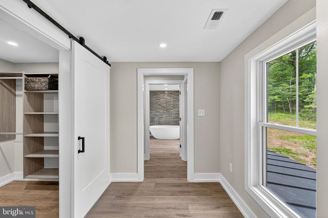 90 MAIN STREET, Washington, VA 22747