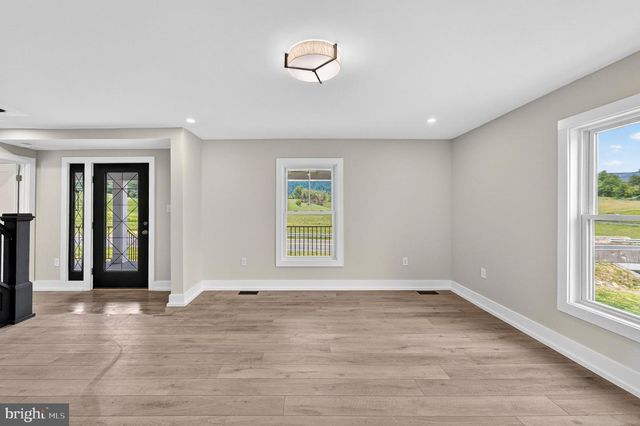 90 MAIN STREET, Washington, VA 22747
