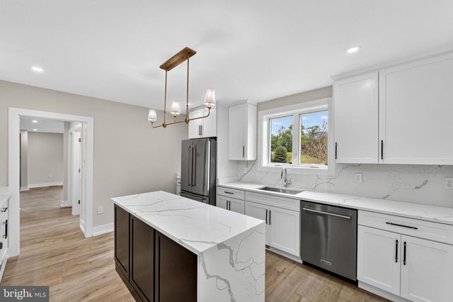90 MAIN STREET, Washington, VA 22747
