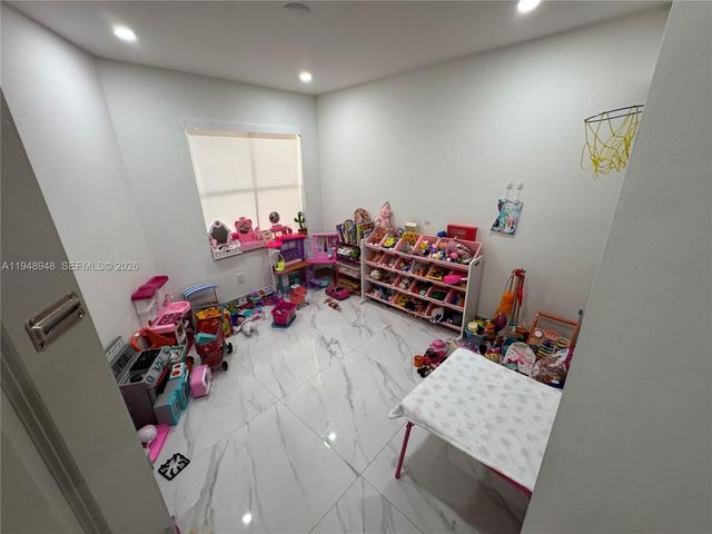 4957 Tradewinds Terrace 704, Dania Beach, FL 33312